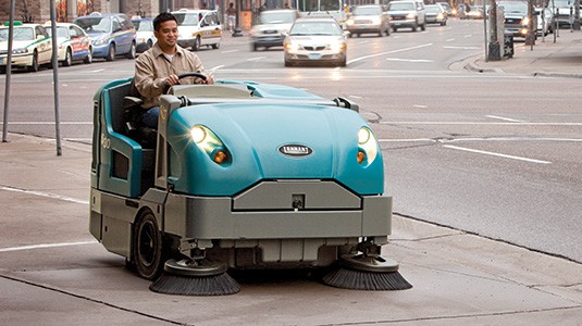 S30 中型驾驶式扫地机